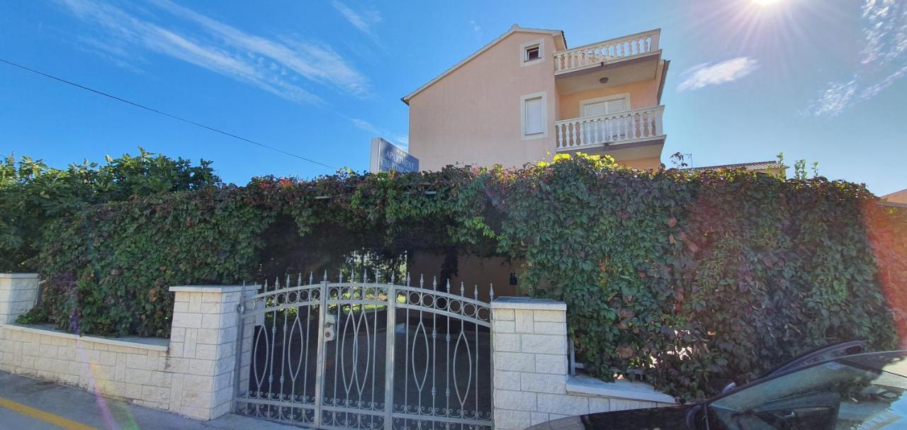 Apartmani Mira Vodice Buitenkant foto