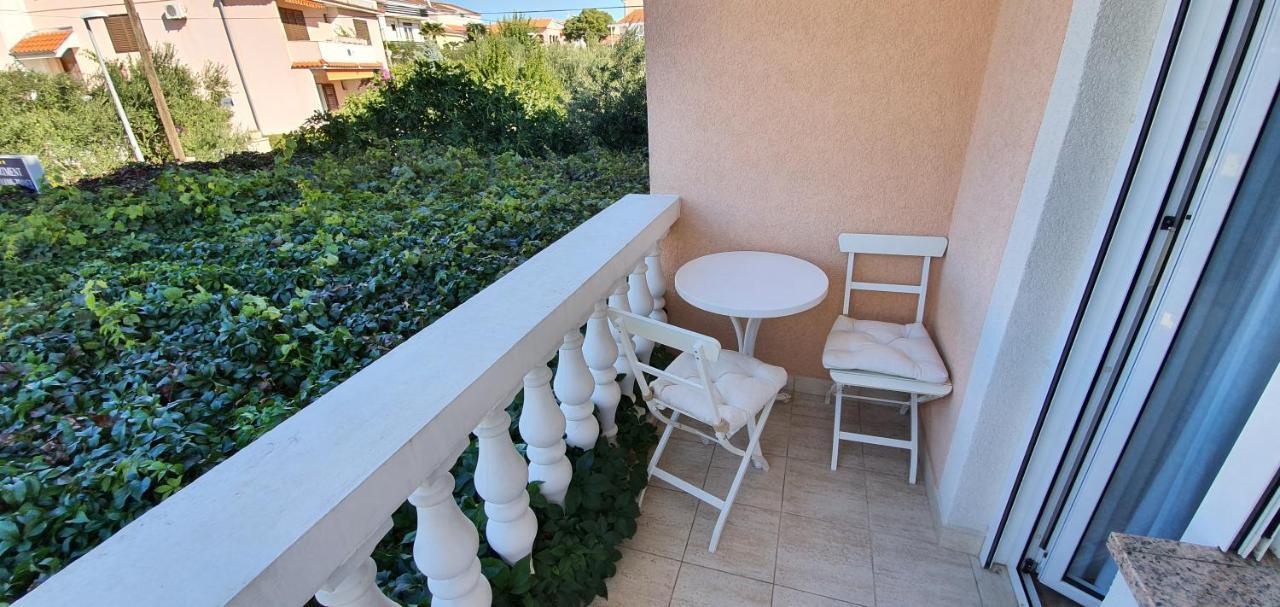 Apartmani Mira Vodice Buitenkant foto