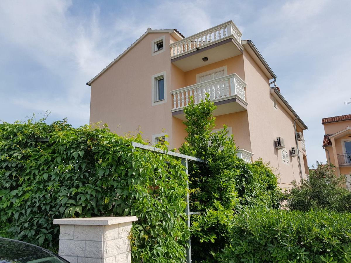 Apartmani Mira Vodice Buitenkant foto
